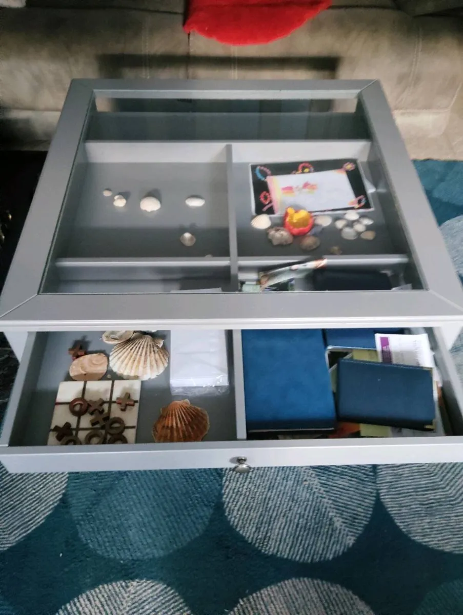 Large coffee table  and storage to big for my sitt - Image 3