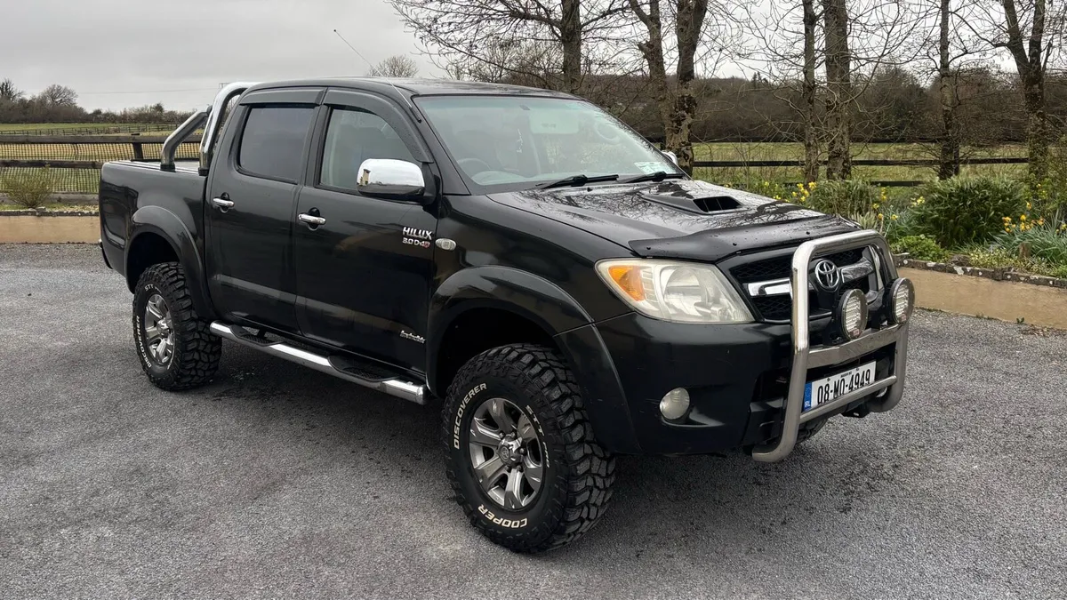 Toyota hilux invincible - Image 1