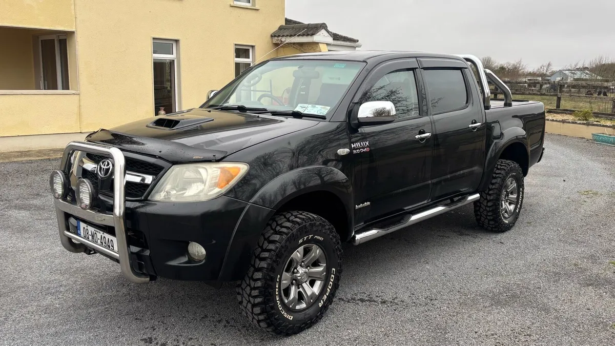 Toyota hilux invincible - Image 2