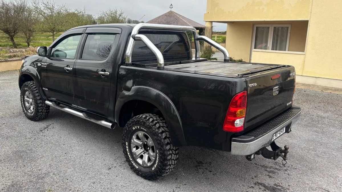 Toyota hilux invincible - Image 3