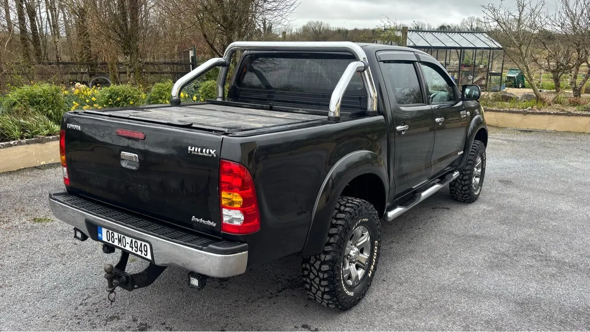 Toyota hilux invincible - Image 4