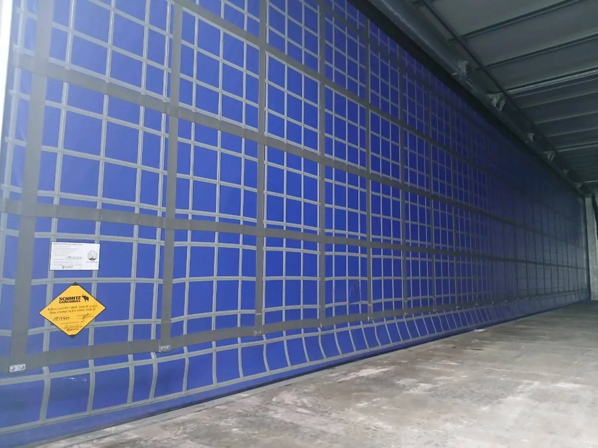 Trailer curtains - Image 3