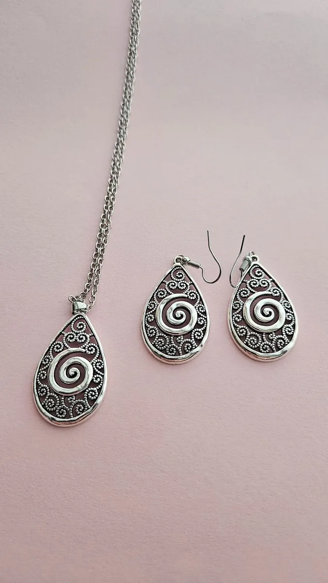 Earrings and Chain - Image 3