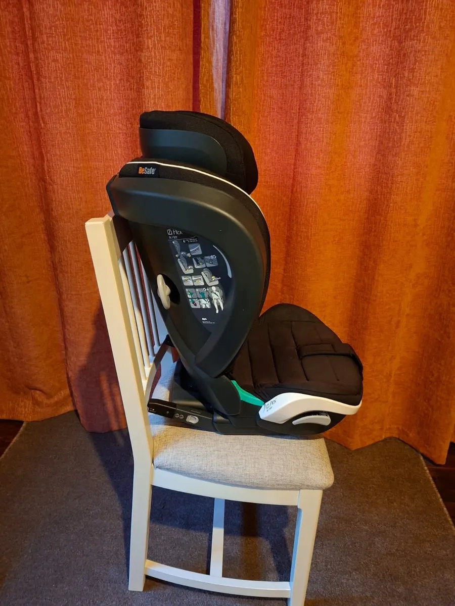 Child's Car Seat.  Be Safe. - Image 2