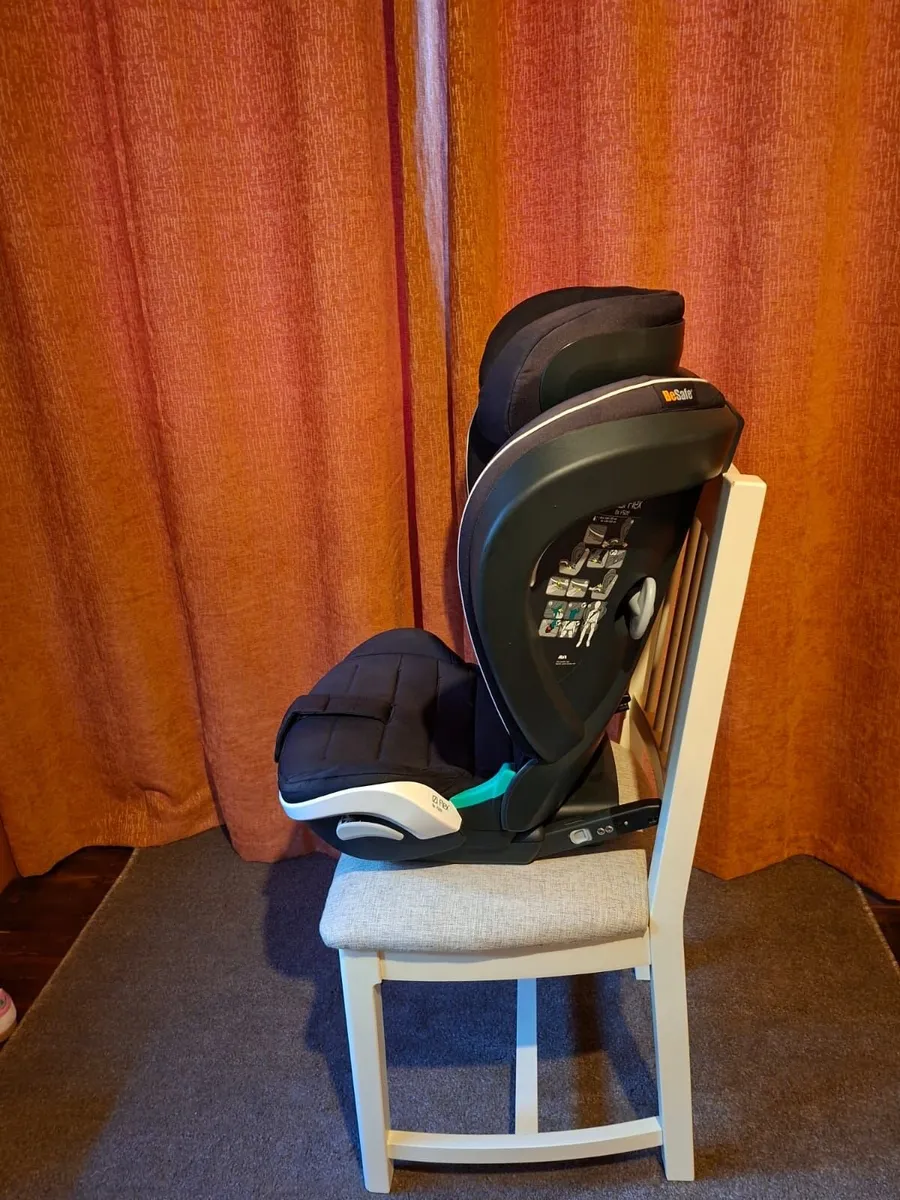 Child's Car Seat.  Be Safe. - Image 3
