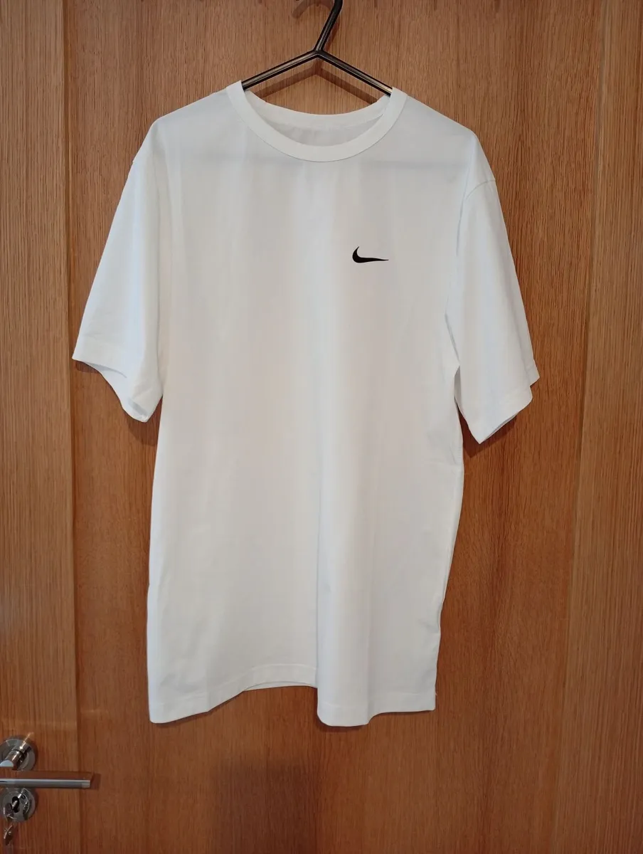 3 T-shirts, Teenage boy/Men S/XS - Image 1