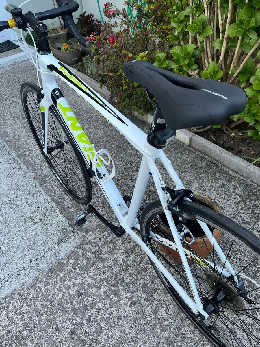 Giant Defy 4 Racen bike. - Image 2