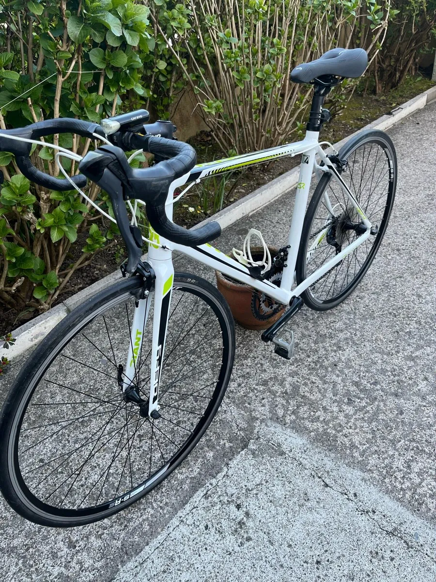 Giant Defy 4 Racen bike. - Image 3