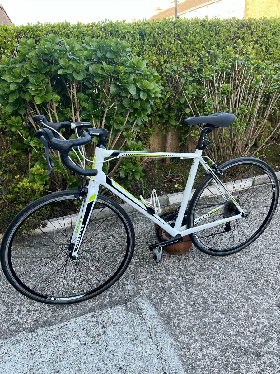 Giant Defy 4 Racen bike. - Image 4