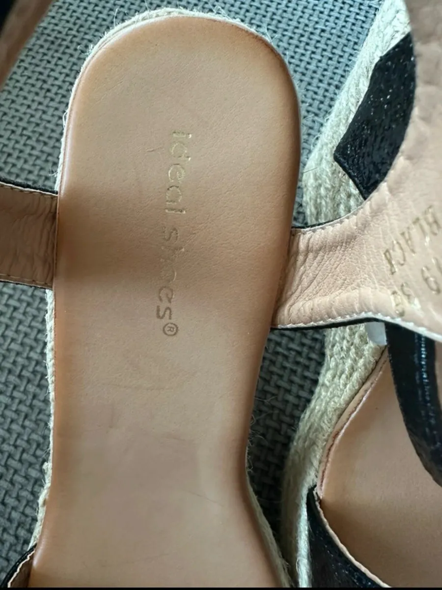 Black wedges sandals - Image 3