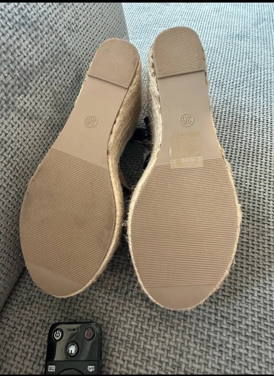 Black wedges sandals - Image 4