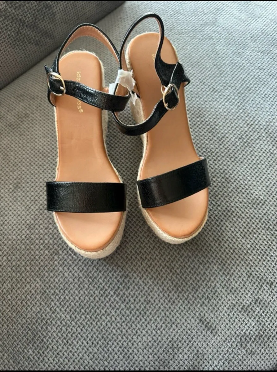 Black wedges sandals - Image 2