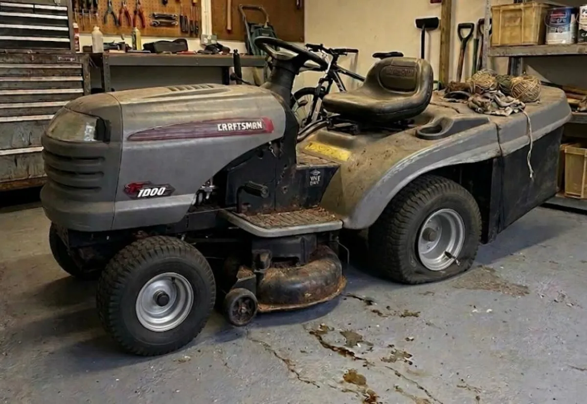 Drive on lawnmower - Image 1