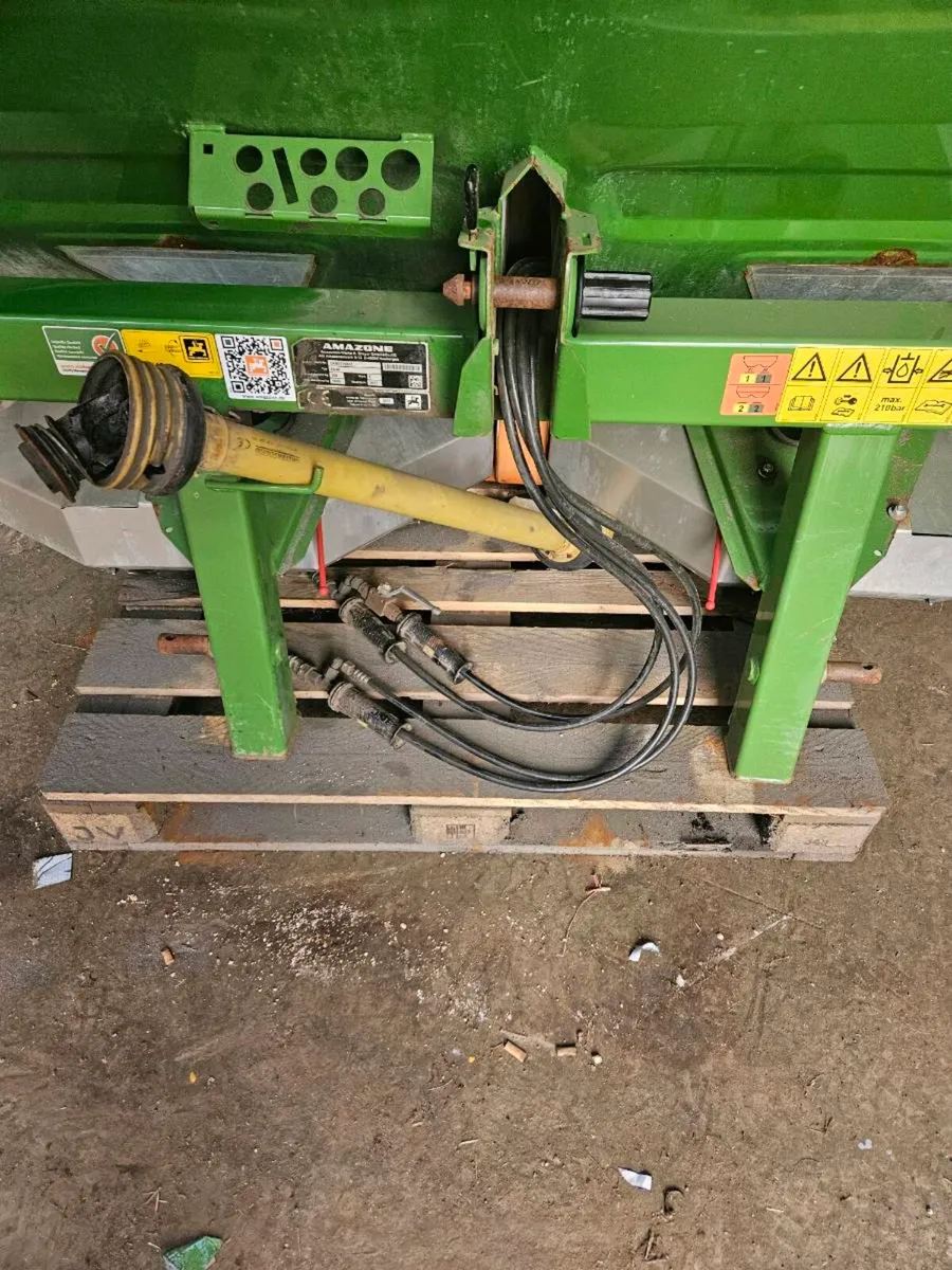 Amazone fertiliser spreader - Image 2