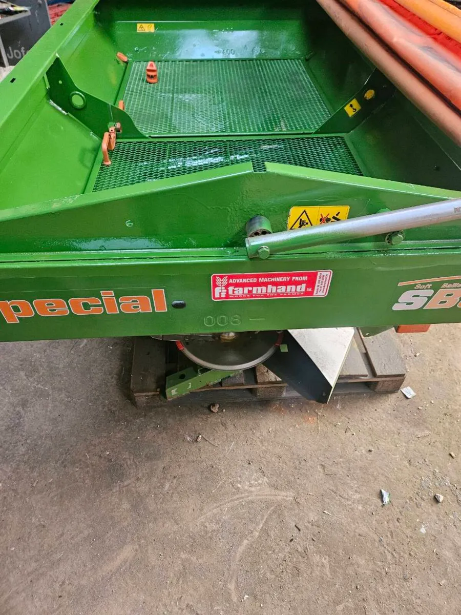 Amazone fertiliser spreader - Image 3
