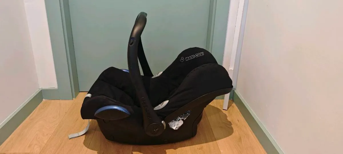 Maxi Cosi car seat - Image 1