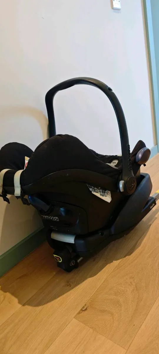 Maxi Cosi car seat - Image 4