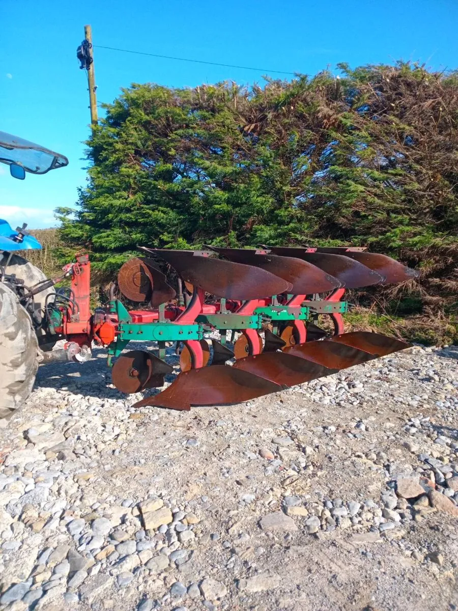 Kverneland 4 furrow reversible plough - Image 4