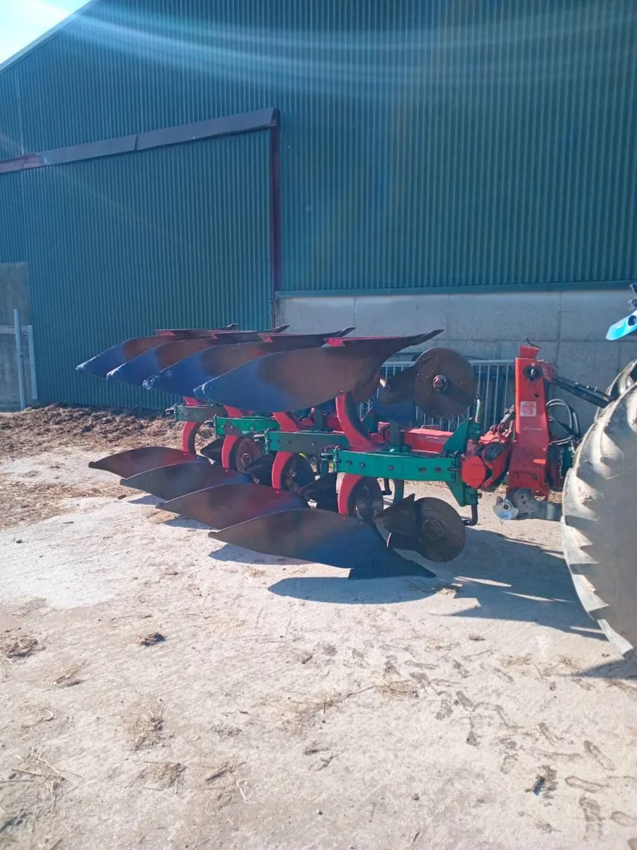 Kverneland 4 furrow reversible plough - Image 3