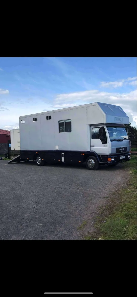 Horse lorry - Image 1