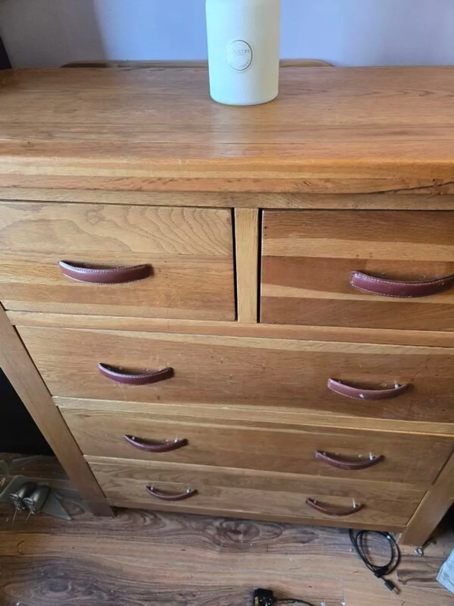 solid oak chest of drawers - Image 1