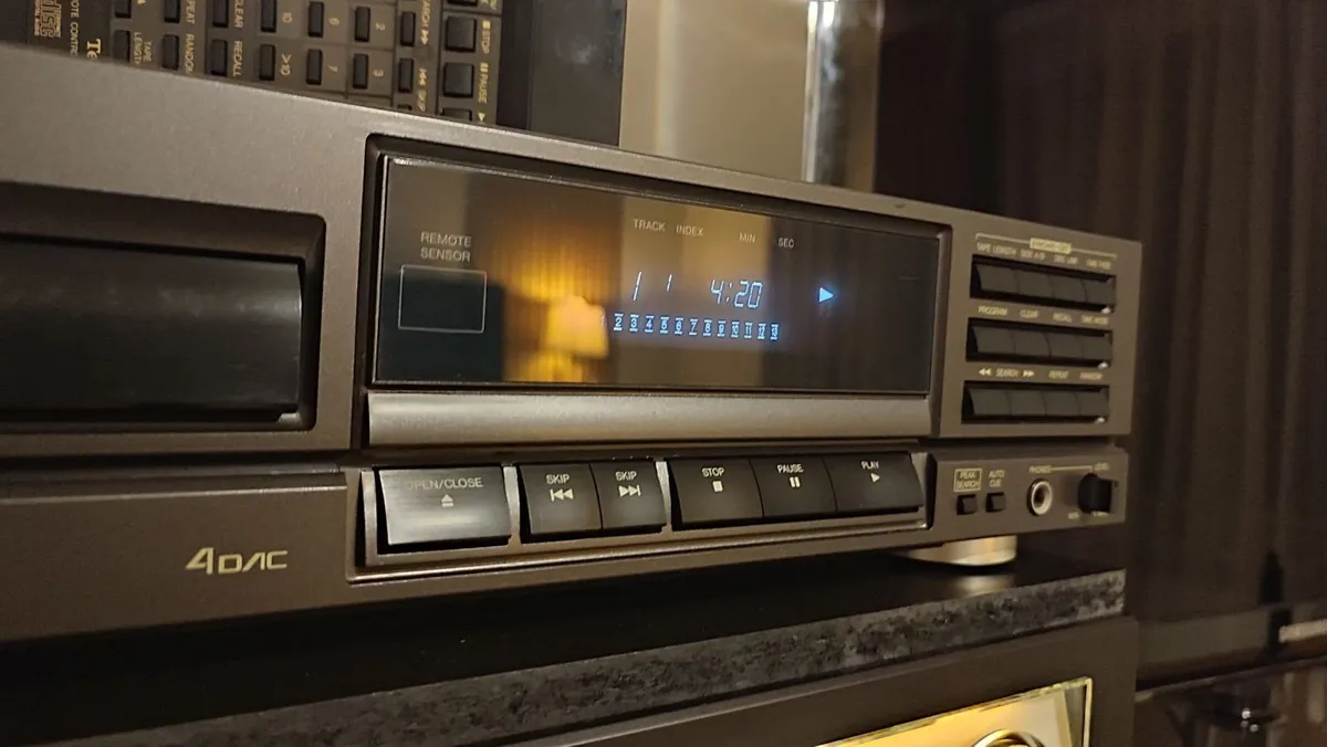 TECHNICS SL-PG200A,CD player.Remote,manual.Cleaned - Image 2