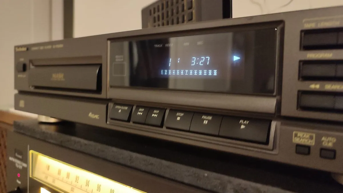 TECHNICS SL-PG200A,CD player.Remote,manual.Cleaned - Image 4