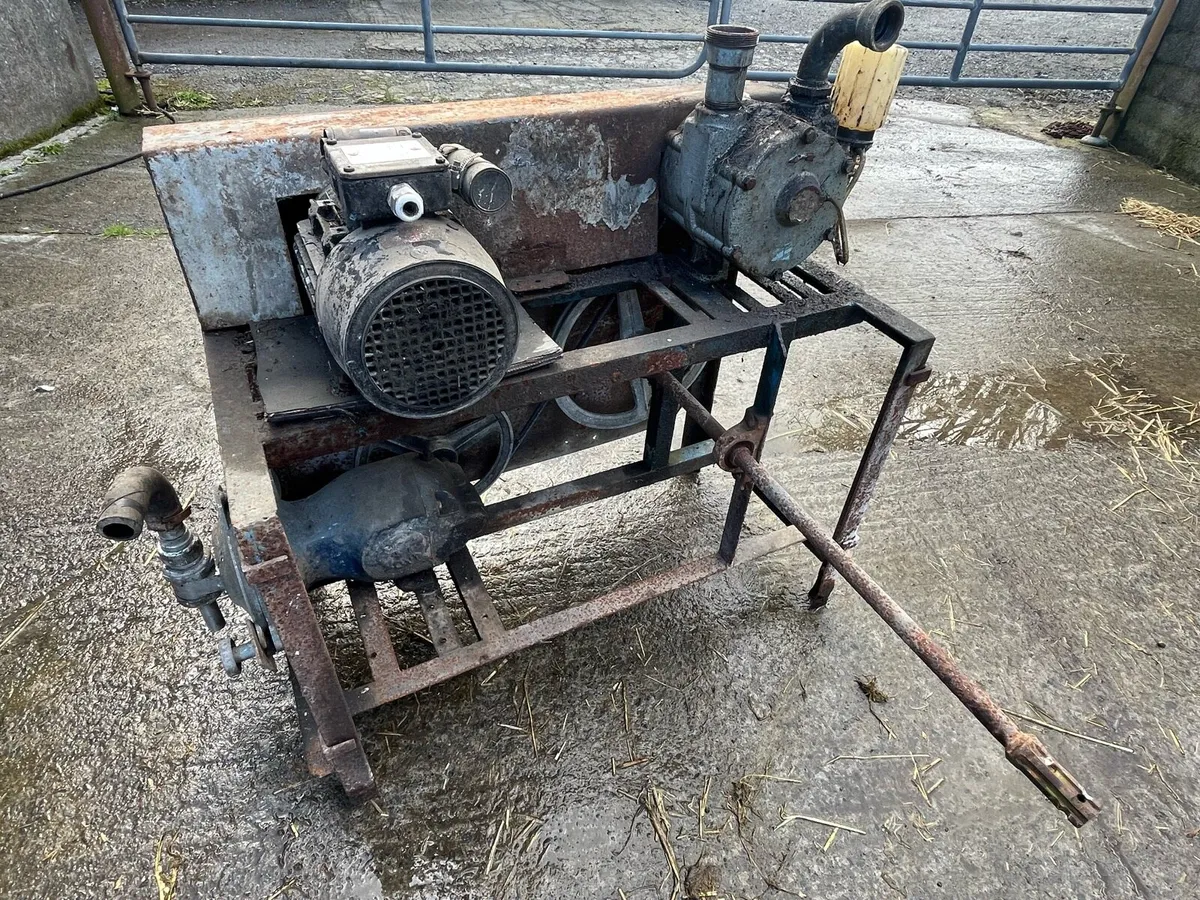 Milking machine vacuum pump - Image 1