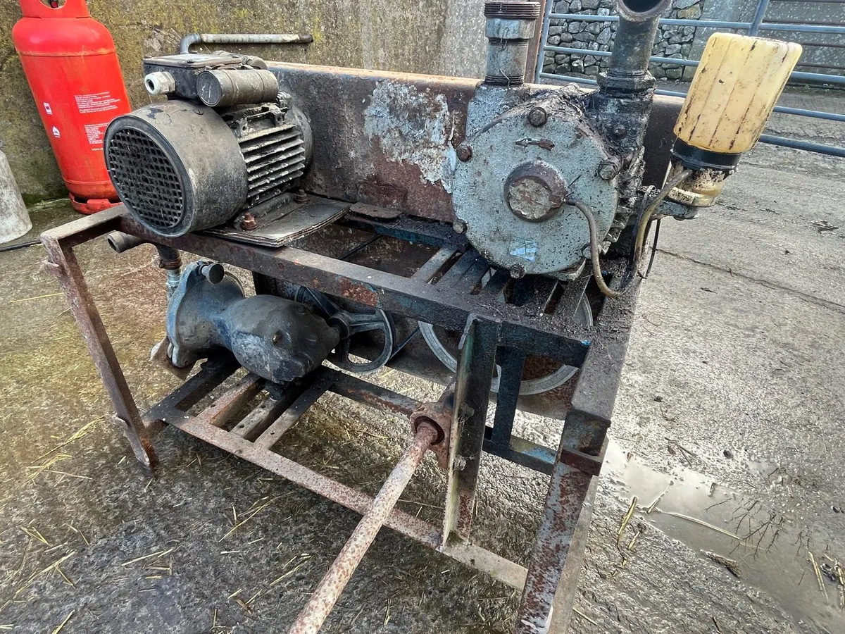 Milking machine vacuum pump - Image 3