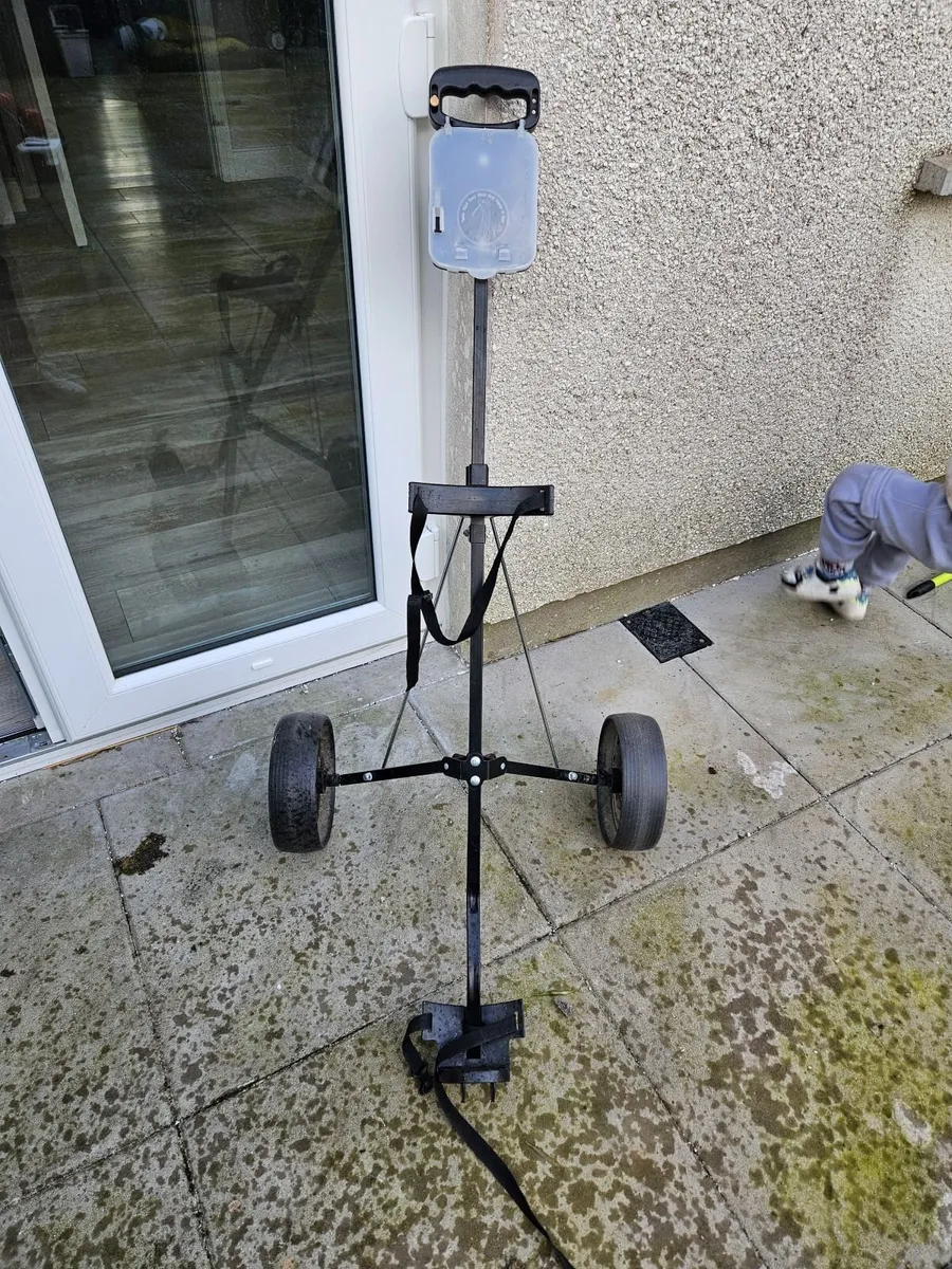 Golf trolley - Image 1