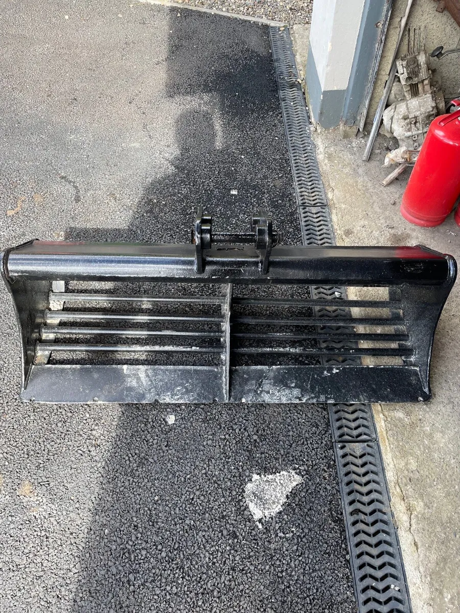 4ft Lawn/riddle bucket - Image 1