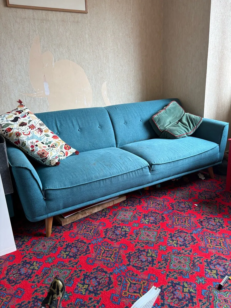 Blue couch - Image 1