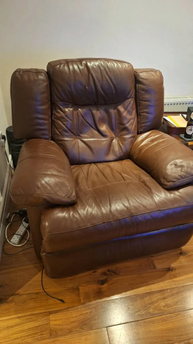 Leather arm chair also eletric. - Image 2
