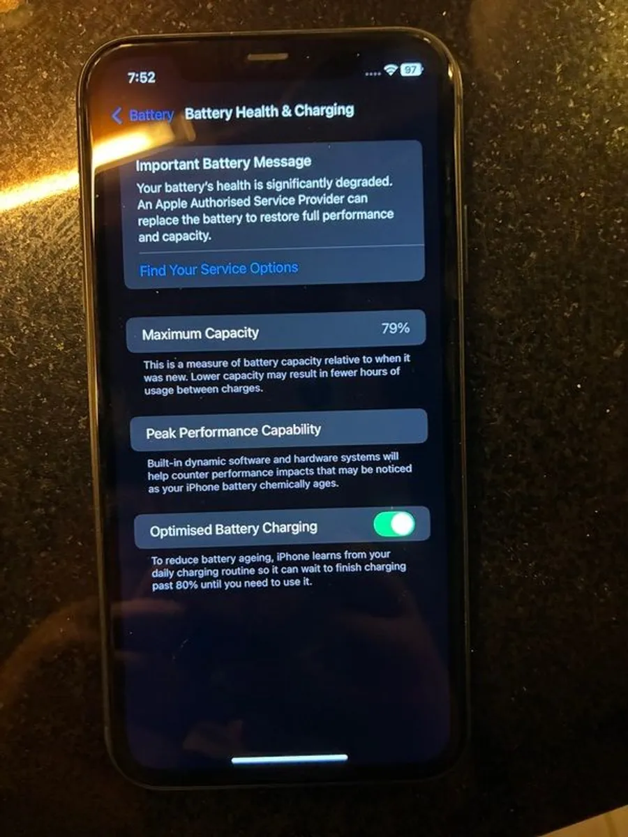 iPhone 11 64GB Bundle - Image 2