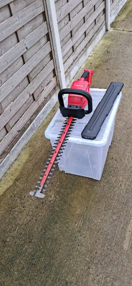 Milwaukee 18v hedge trimmer - Image 1
