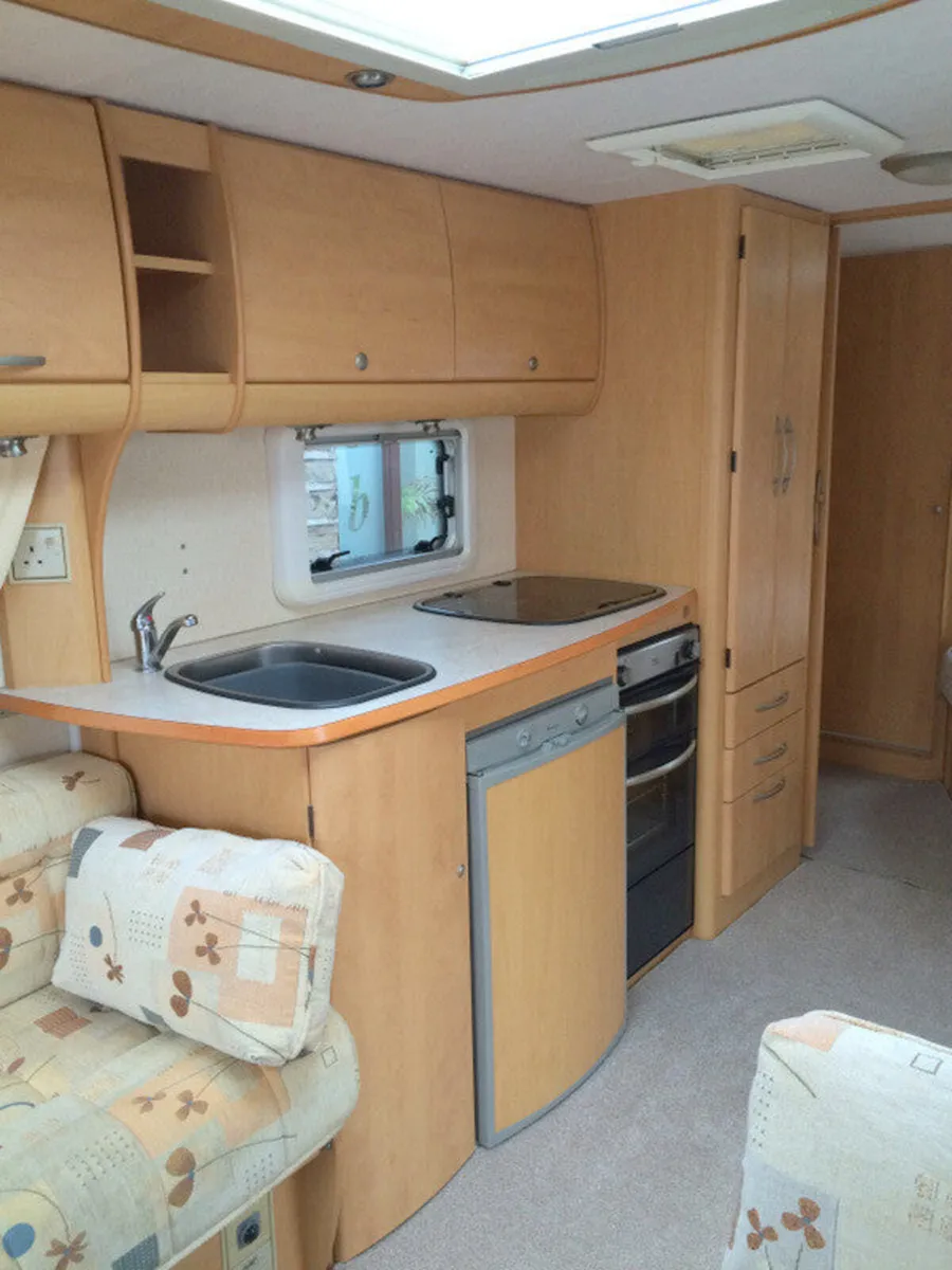 Bailey Senator Caravan - Image 4