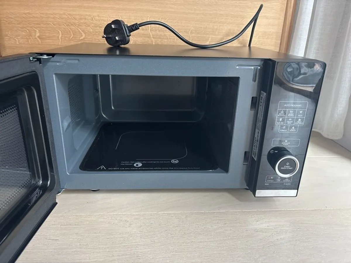 SHARP Quality Series YC-QS204AU-B Solo Microwave - Black - Image 2