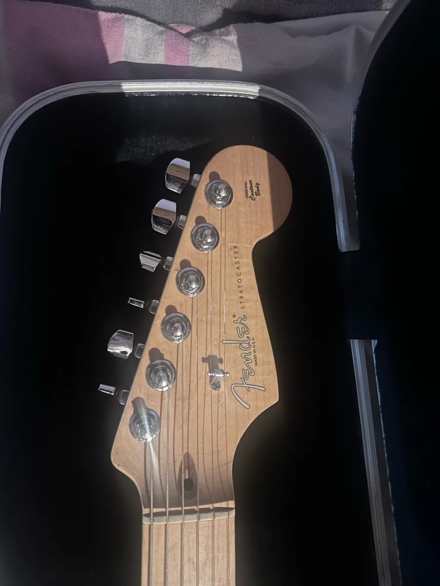 Fender Stratocaster. - Image 3