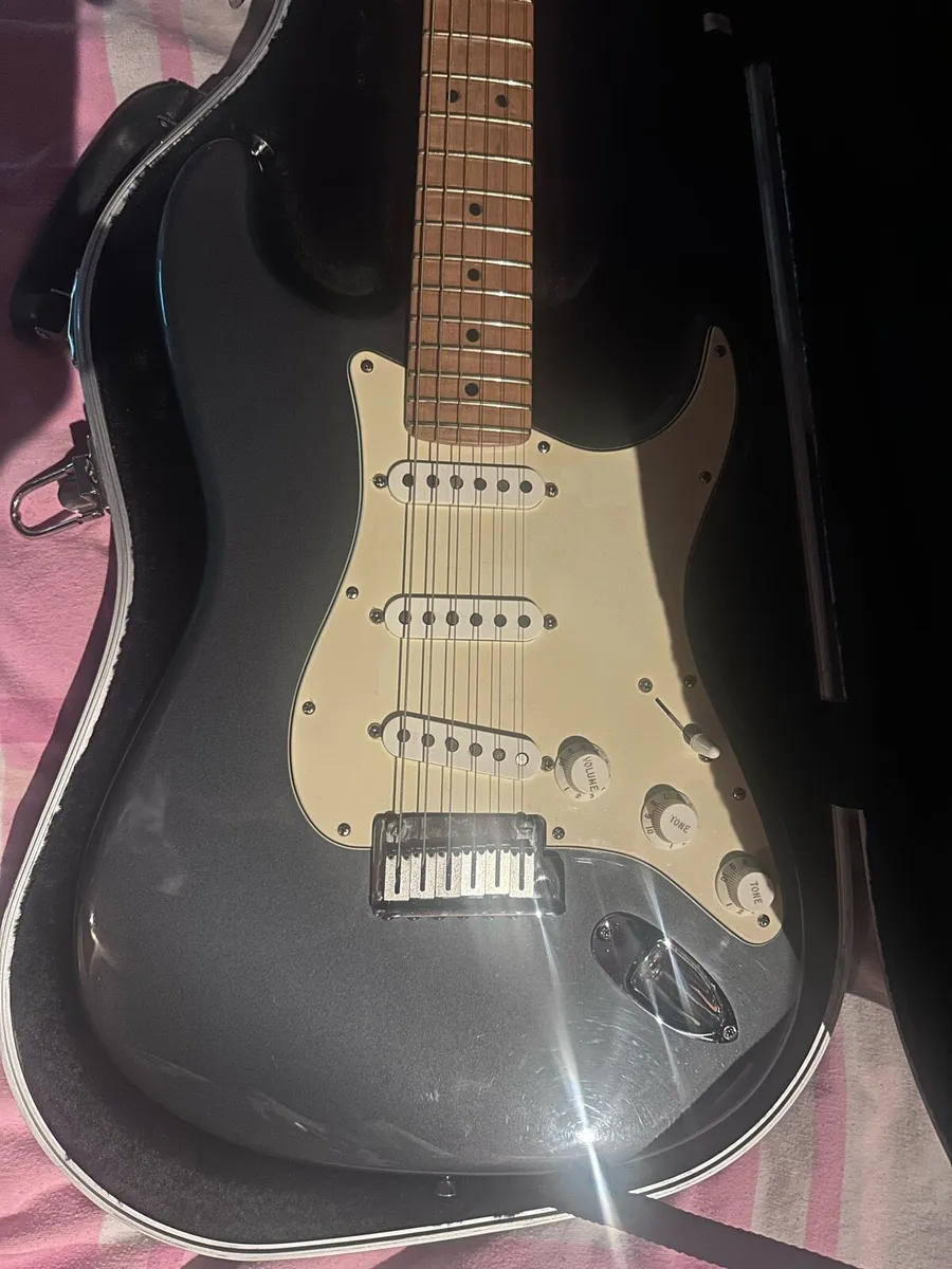 Fender Stratocaster. - Image 4