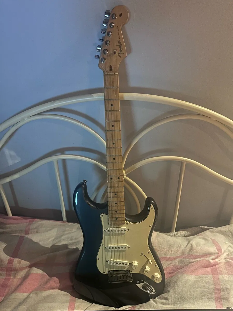 Fender Stratocaster. - Image 1