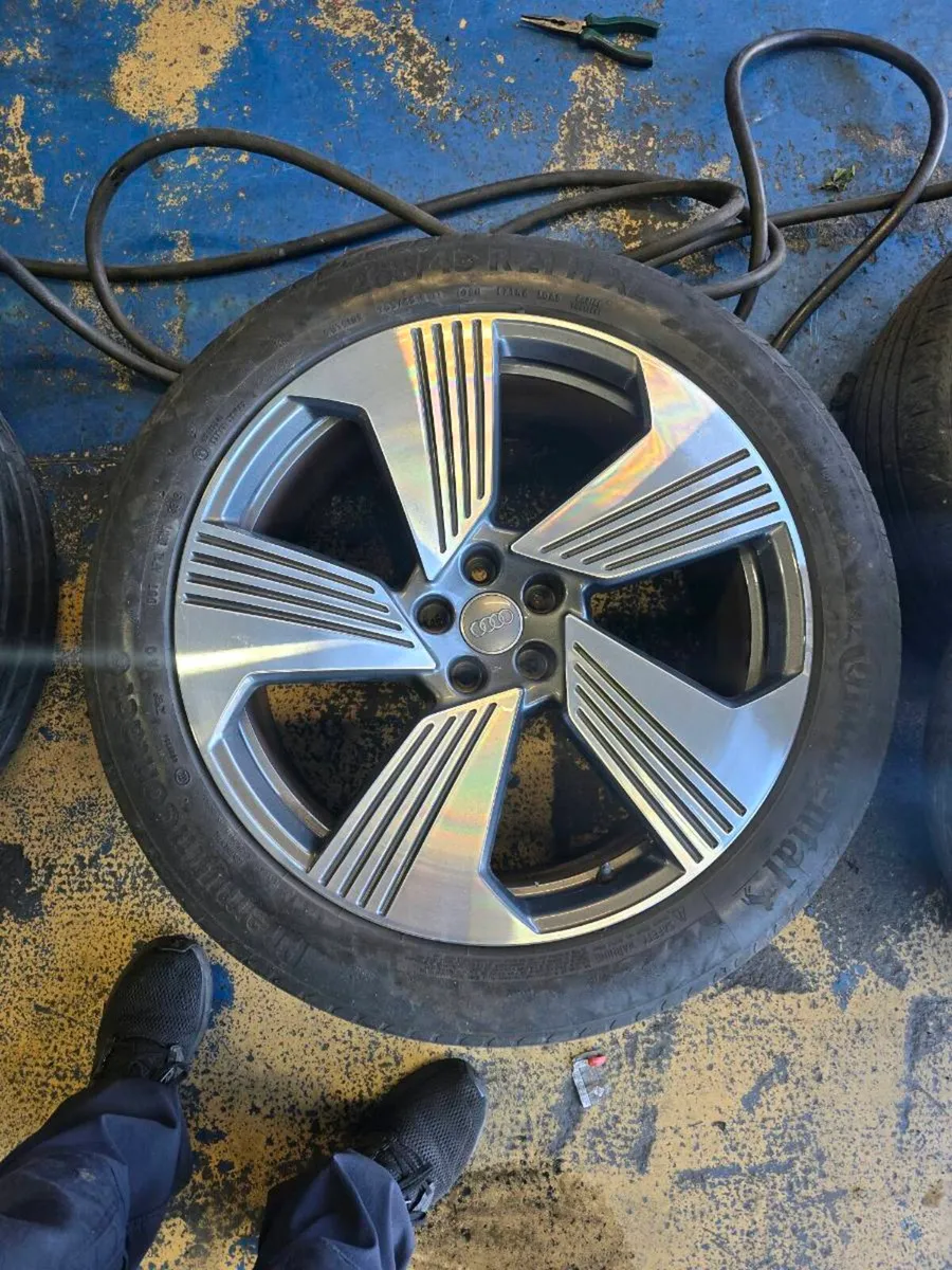 21" audi etron wheels - Image 1