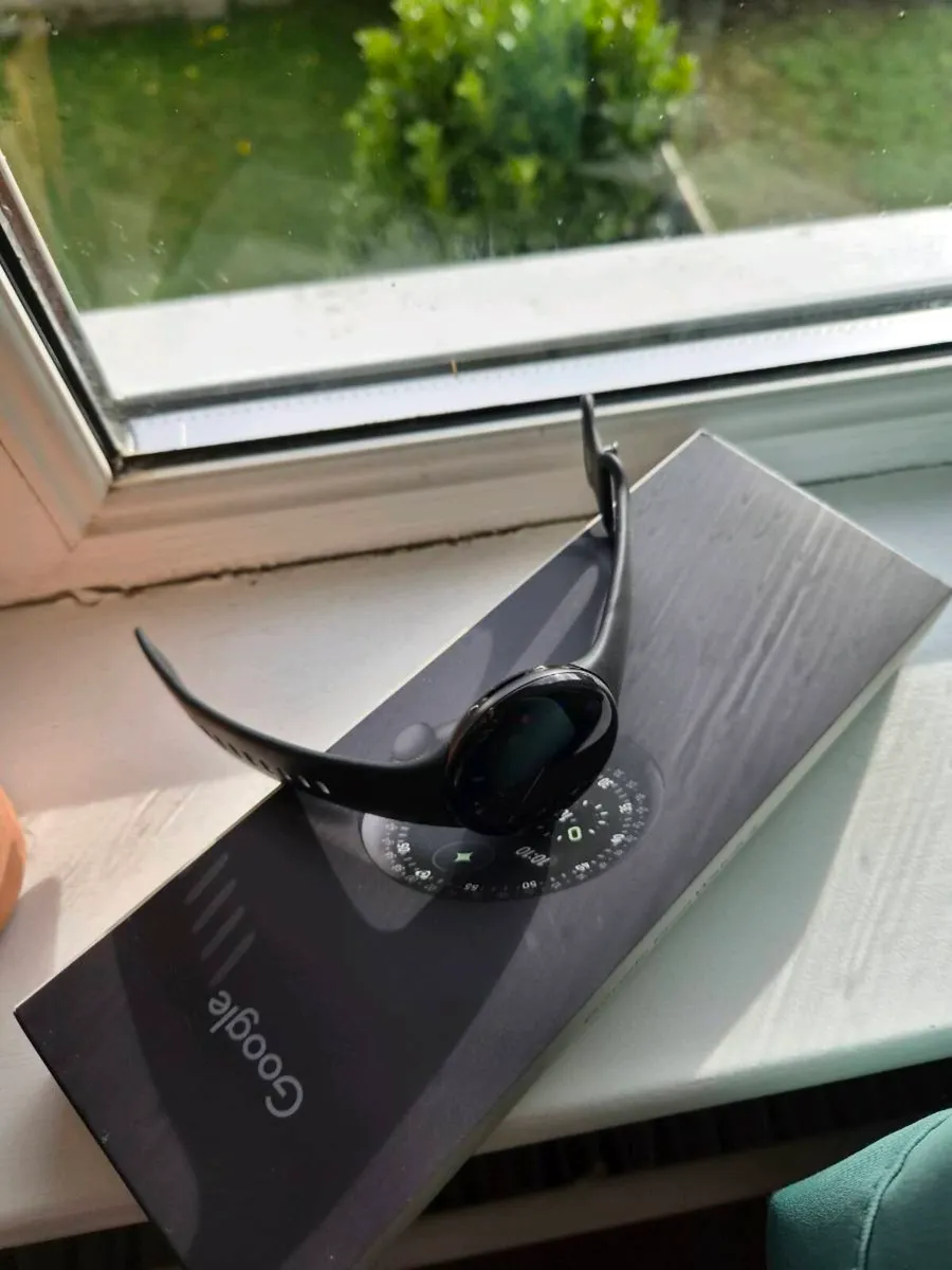 Pixel watch 4 41 mm
Black - Image 1