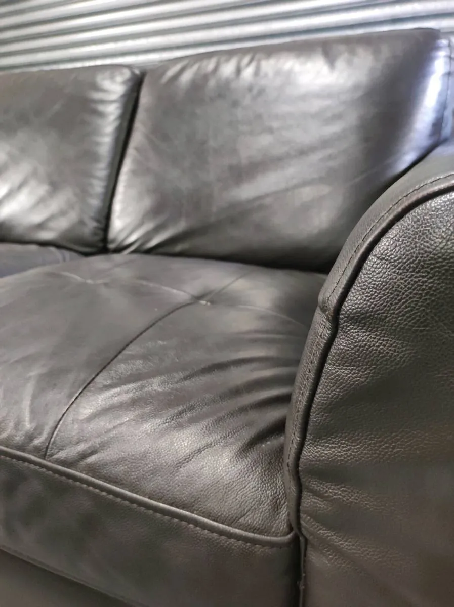 3 + 2 seater leather sofa couch set
🚚 - Image 4