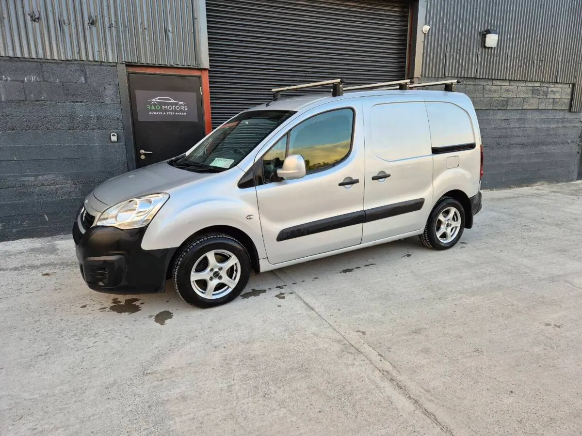 Peugeot partner 2018 ( Automatic ) - Image 2