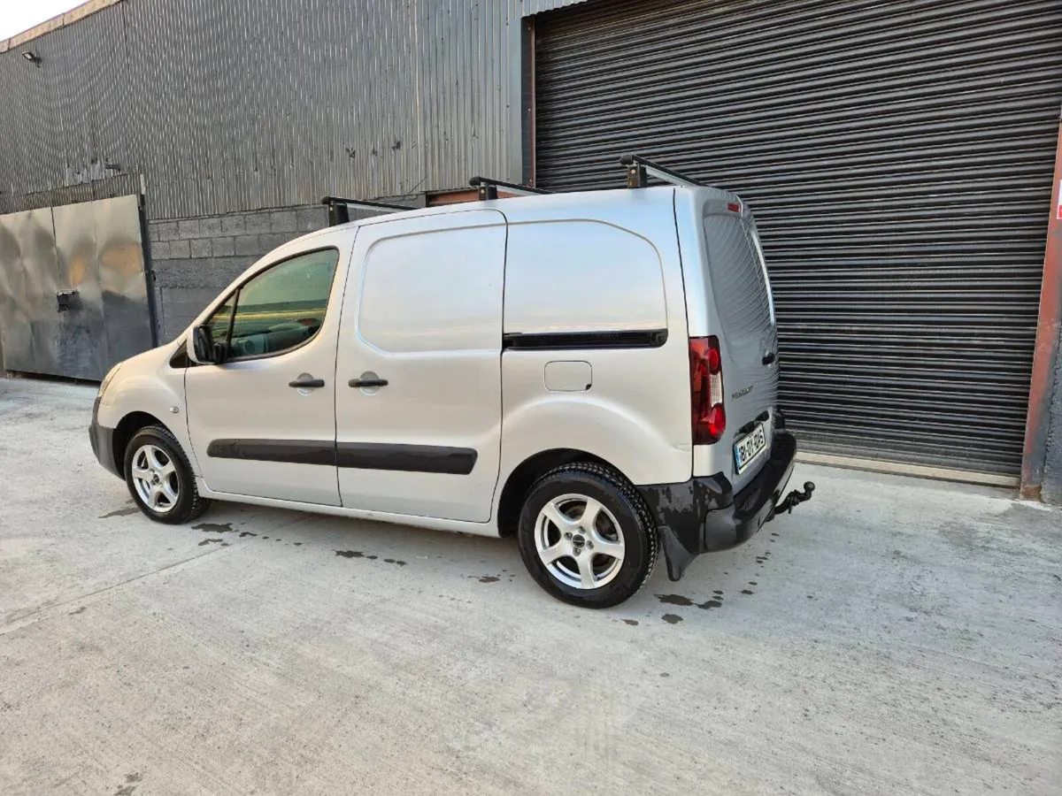 Peugeot partner 2018 ( Automatic ) - Image 3