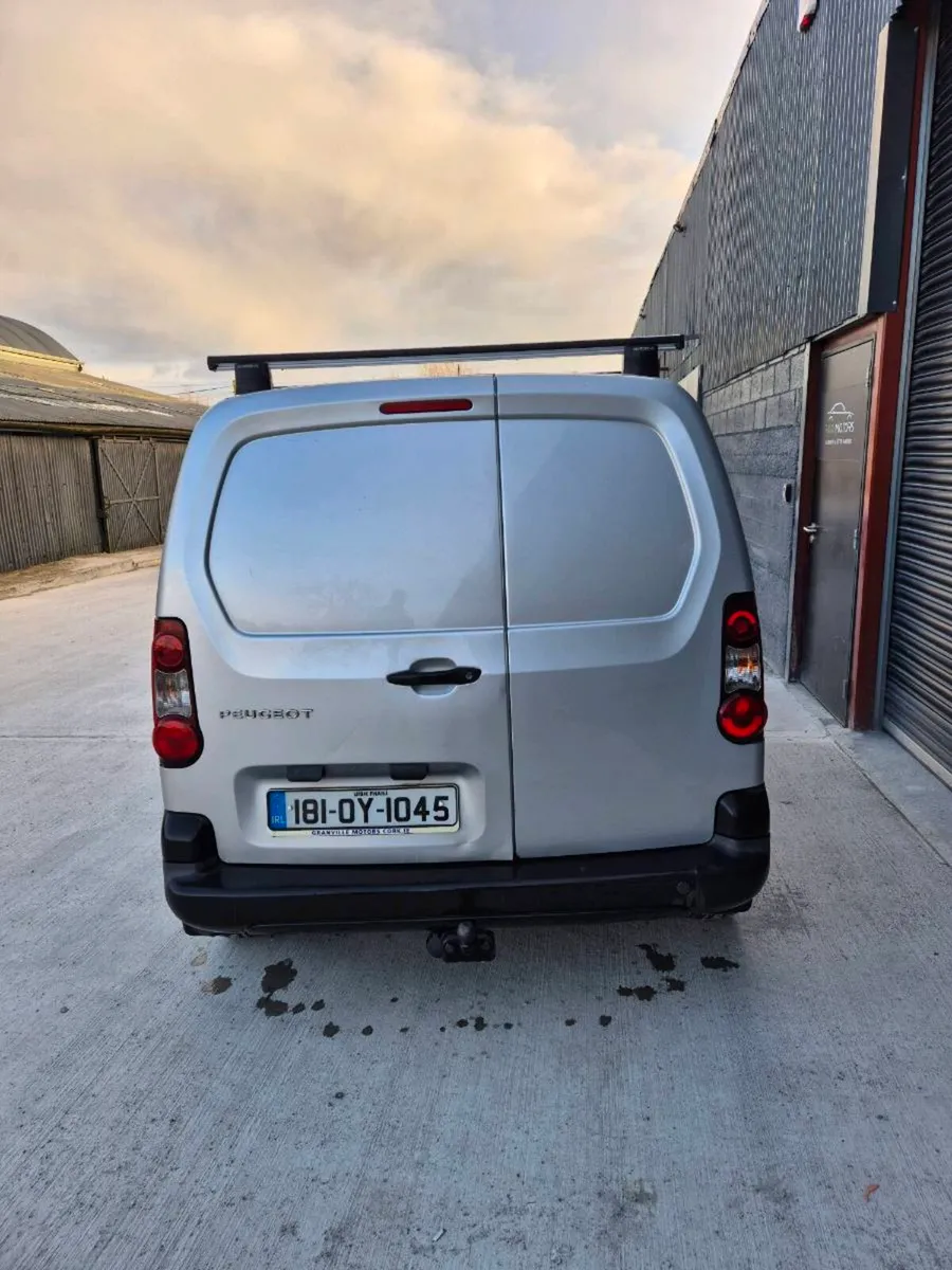 Peugeot partner 2018 ( Automatic ) - Image 4