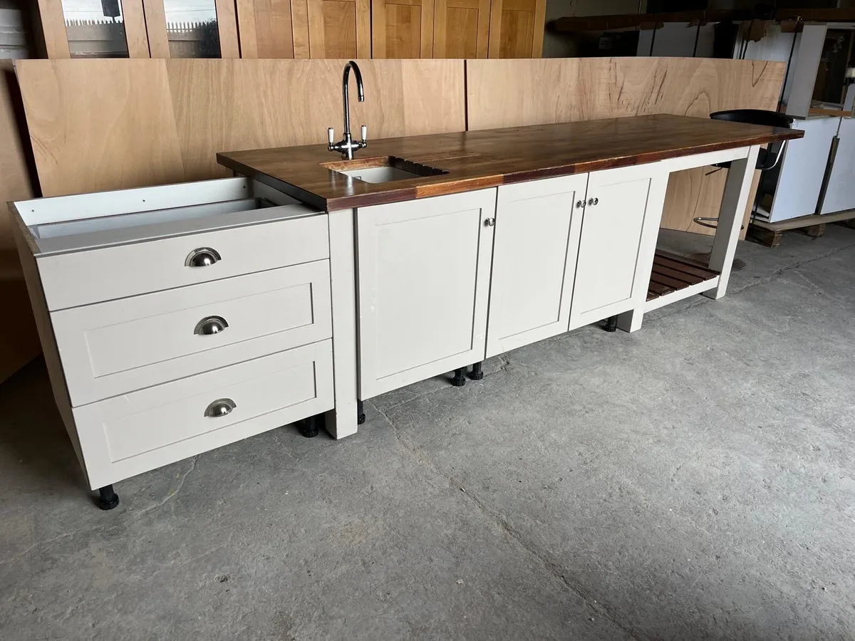 Kitchen & Island - Image 1