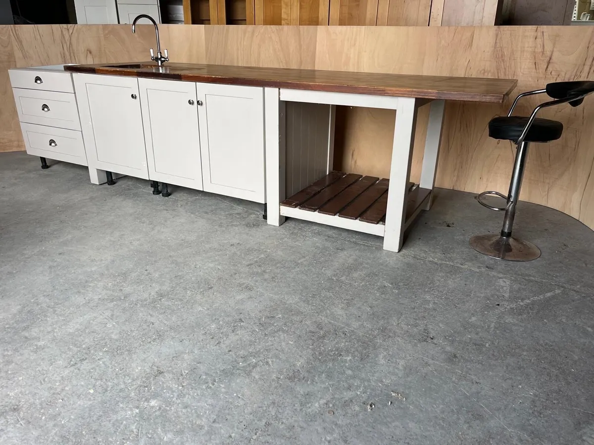 Kitchen & Island - Image 2