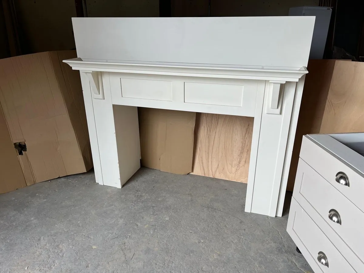 Kitchen & Island - Image 4