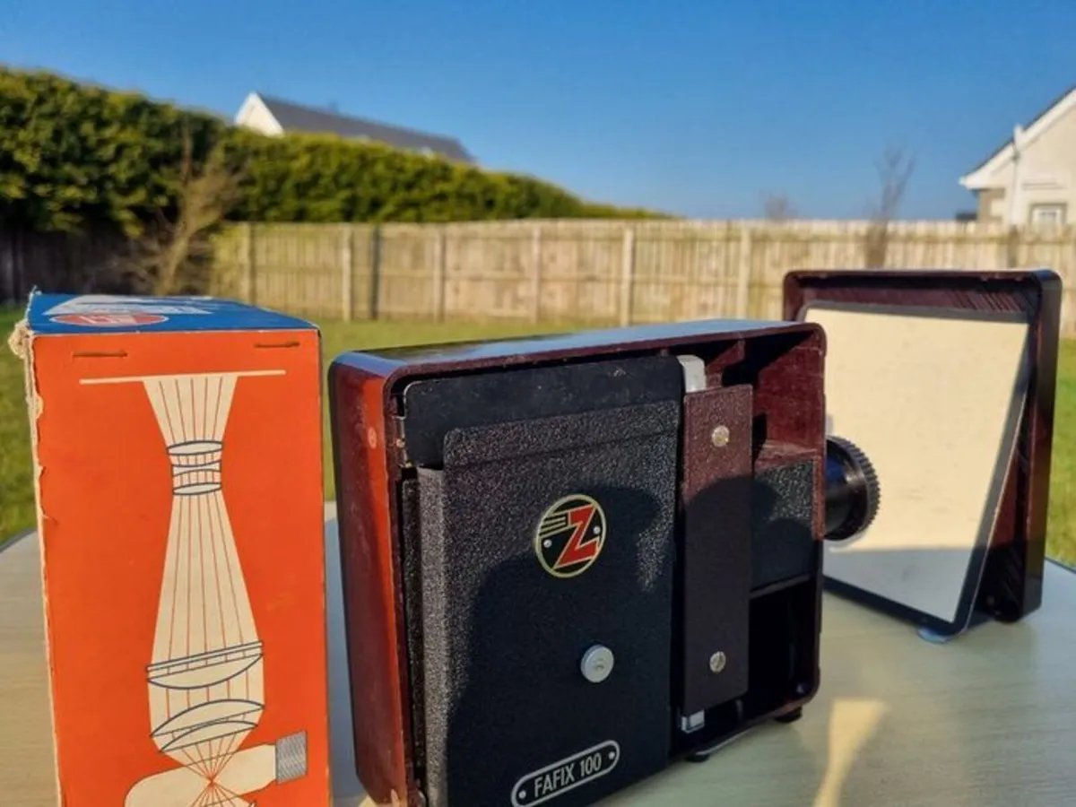 1950's Fafix II Bakelite bodied slide projector - Image 4